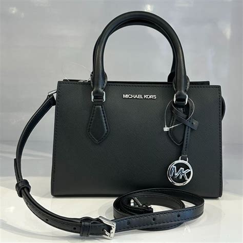 douglas michael kors tasche geschenkt|Michael Kors opened satchel purse.